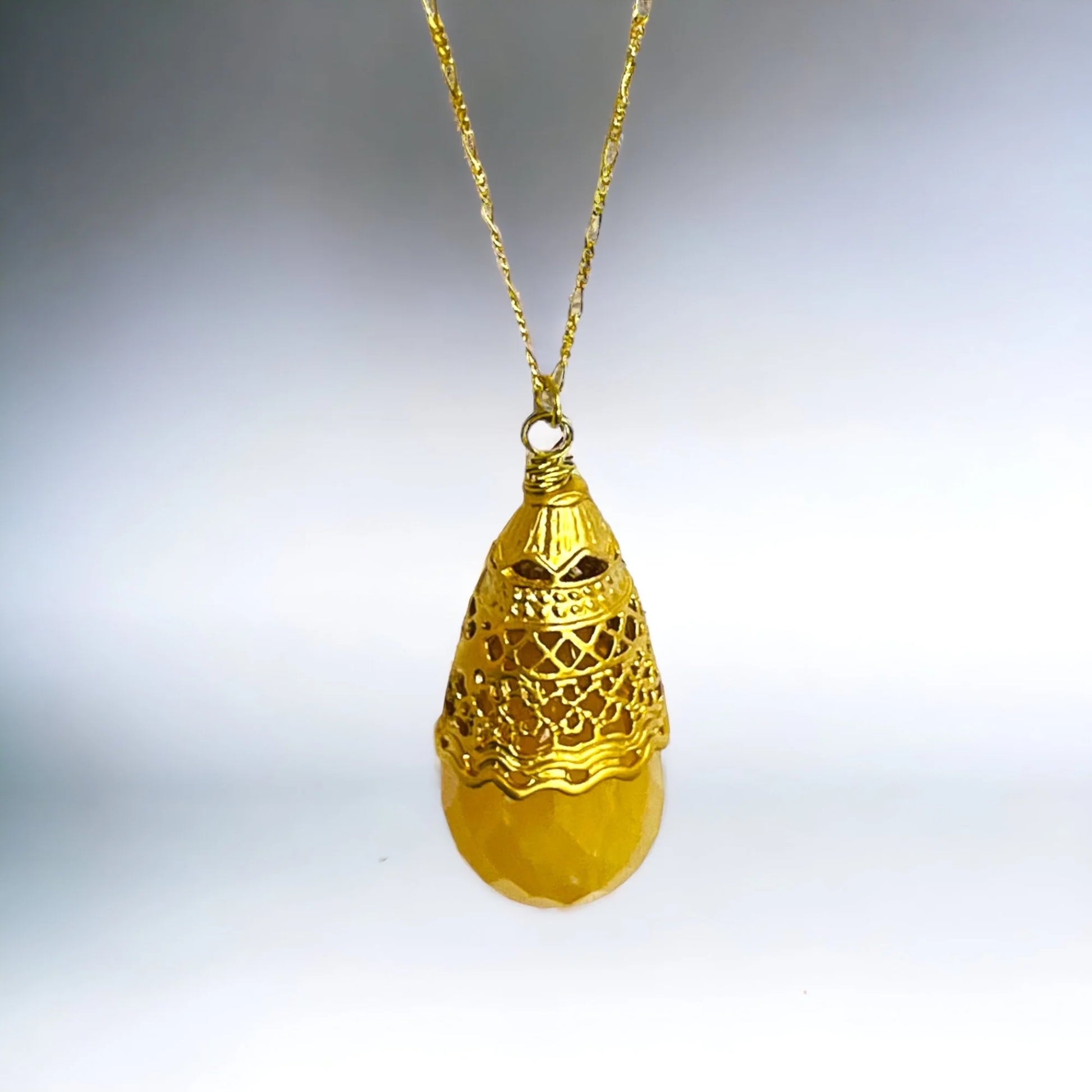 Vergoldete Silberkette mit Achat Tropfenperle-Anhänger von MadamLili – handgefertigter Gelbgold-Tropfenanhänger