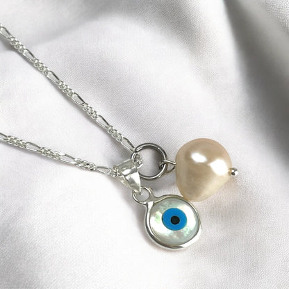 Silberkette mit Nazar Auge und Süßwasserperle-Anhänger – MadamLili, elegante 925er Silberkette mit Perlmutt-Nazar.
