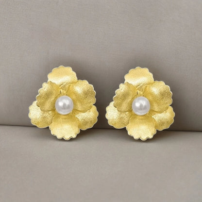 925 Silber Blumen-Ohrstecker, 18K vergoldet, mit Süßwasserperle in der Mitte, handgefertigt in Deutschland