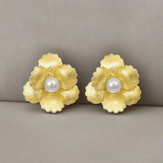 925 Silber Blumen-Ohrstecker, 18K vergoldet, mit Süßwasserperle in der Mitte, handgefertigt in Deutschland