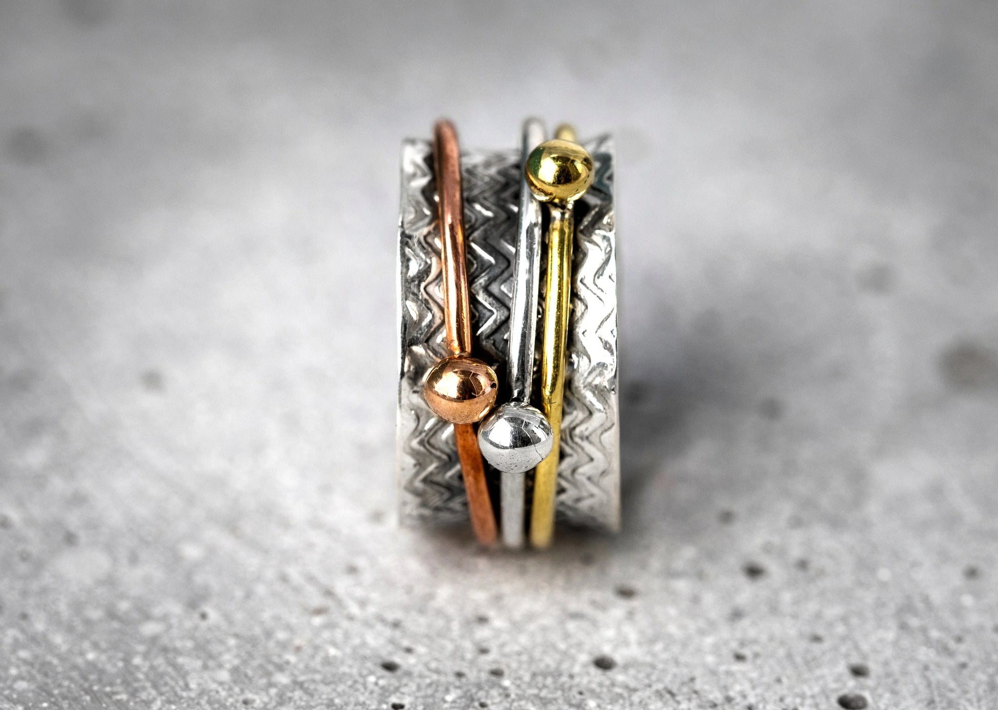 Meditationsring aus 925er Sterling Silber von MadamLili – dreifarbiger Ring mit Band, handgefertigt in Deutschland