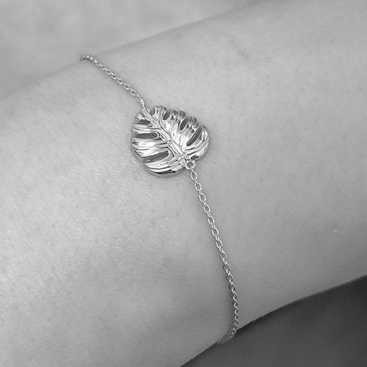 Monstera Blatt Armband - 925 Sterling Silber, filigranes handgefertigtes Monstera-Blatt an feiner Kette von MadamLili