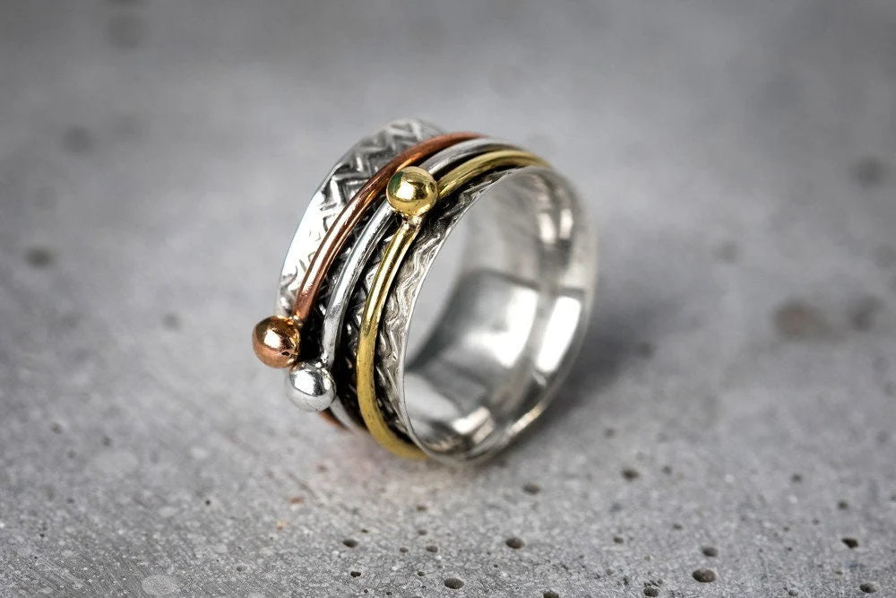 Meditationsring aus 925er Sterling Silber von MadamLili, mehrlagiger Ring mit Gold- und Kupferakzenten