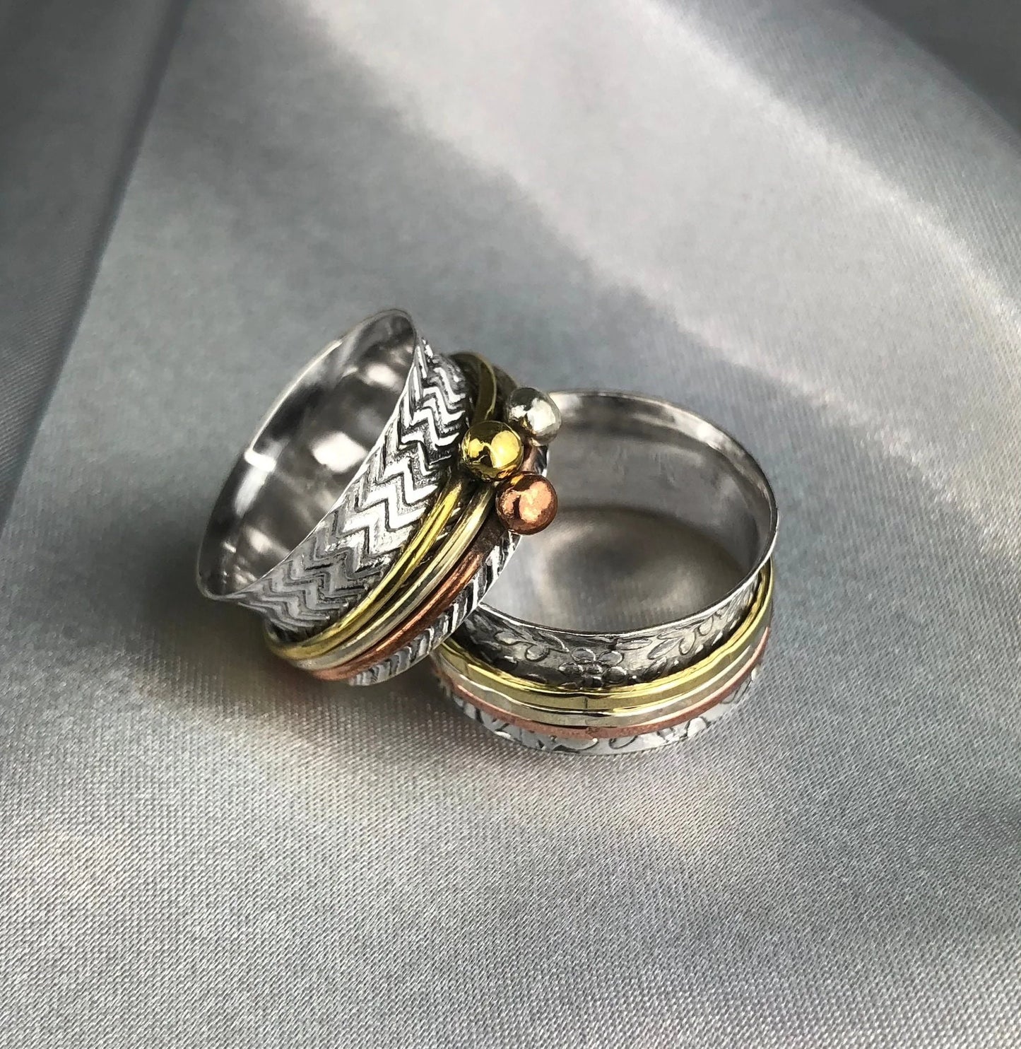 Meditationsring aus 925er Sterling Silber von MadamLili - handgefertigter, mehrreihiger Silberring mit Muster
