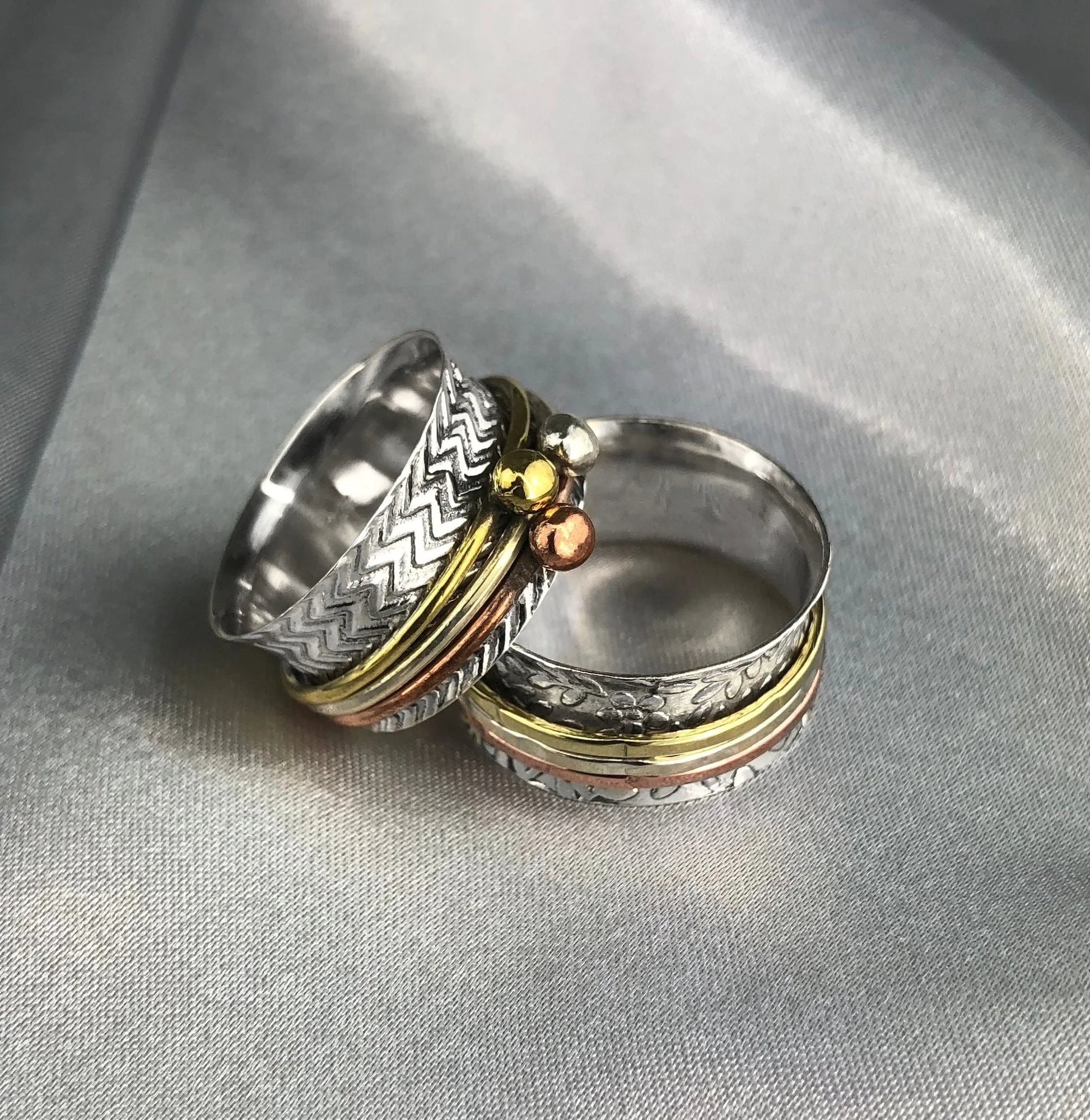Meditationsring aus 925er Sterling Silber von MadamLili - handgefertigter, mehrreihiger Silberring mit Muster