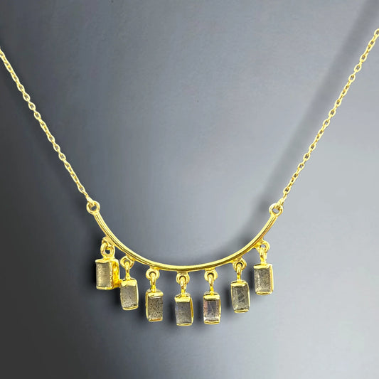 Labradorit Edelsteinkette vergoldet aus 925 Silber – MadamLili mit sieben Labradorit-Steinen