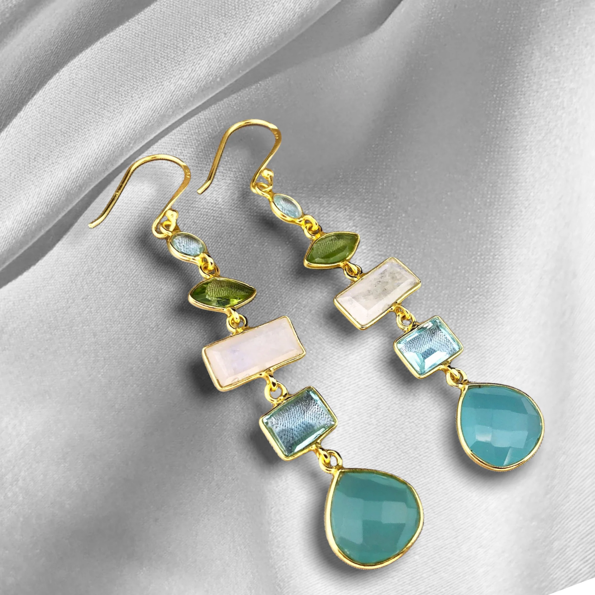 Edelsteinohrringe Seraphina Mare aus 925er Silber – MadamLili mit Aquamarin, Chalcedon, Peridot & türkis Tropfen.
