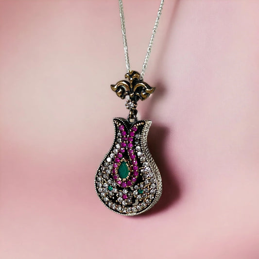 MadamLili Silberkette mit Turmalin und Zirkonia-Anhänger – Tropfenförmiger Anhänger mit Zirkonia.