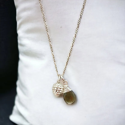 MadamLili Silberkette mit Moldavit Tropfen & Tannenzapfen-Anhänger, 925er Silber