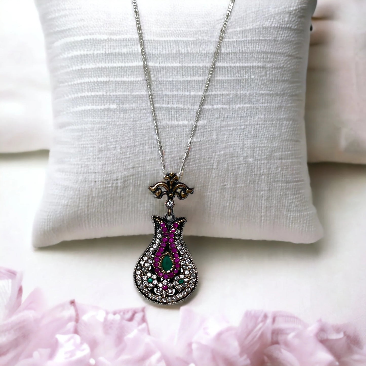 MadamLili Silberkette mit Turmalin und Zirkonia-Anhänger – elegante 925er Silber-Tropfenkette with Turmalin & Zirkonia.