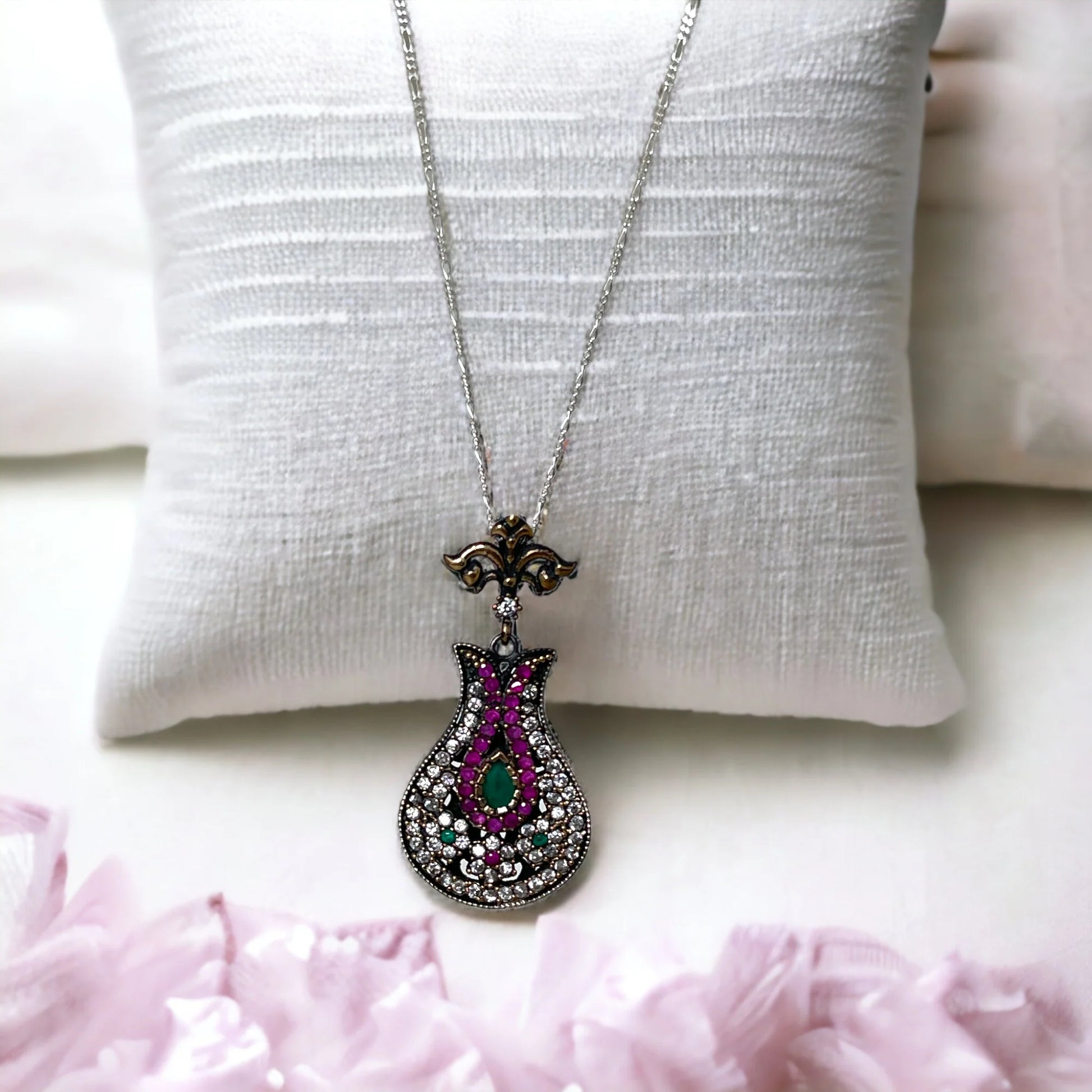 MadamLili Silberkette mit Turmalin und Zirkonia-Anhänger – elegante 925er Silber-Tropfenkette with Turmalin & Zirkonia.