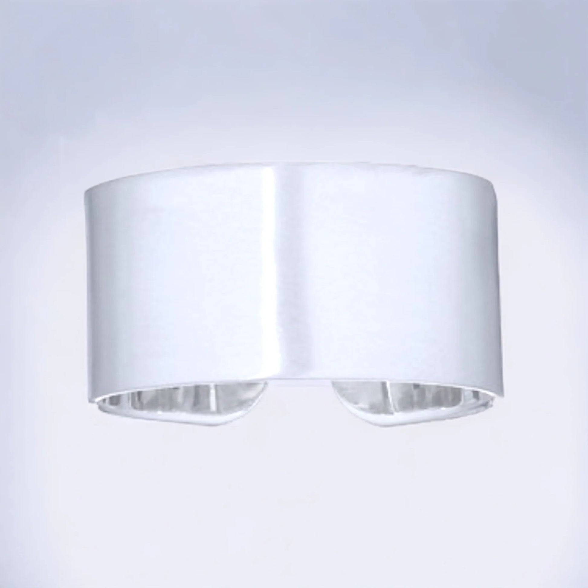 MadamLili Silberring im minimalistischen Design – breiter 925 Sterling Silber, handgefertigt in Deutschland.