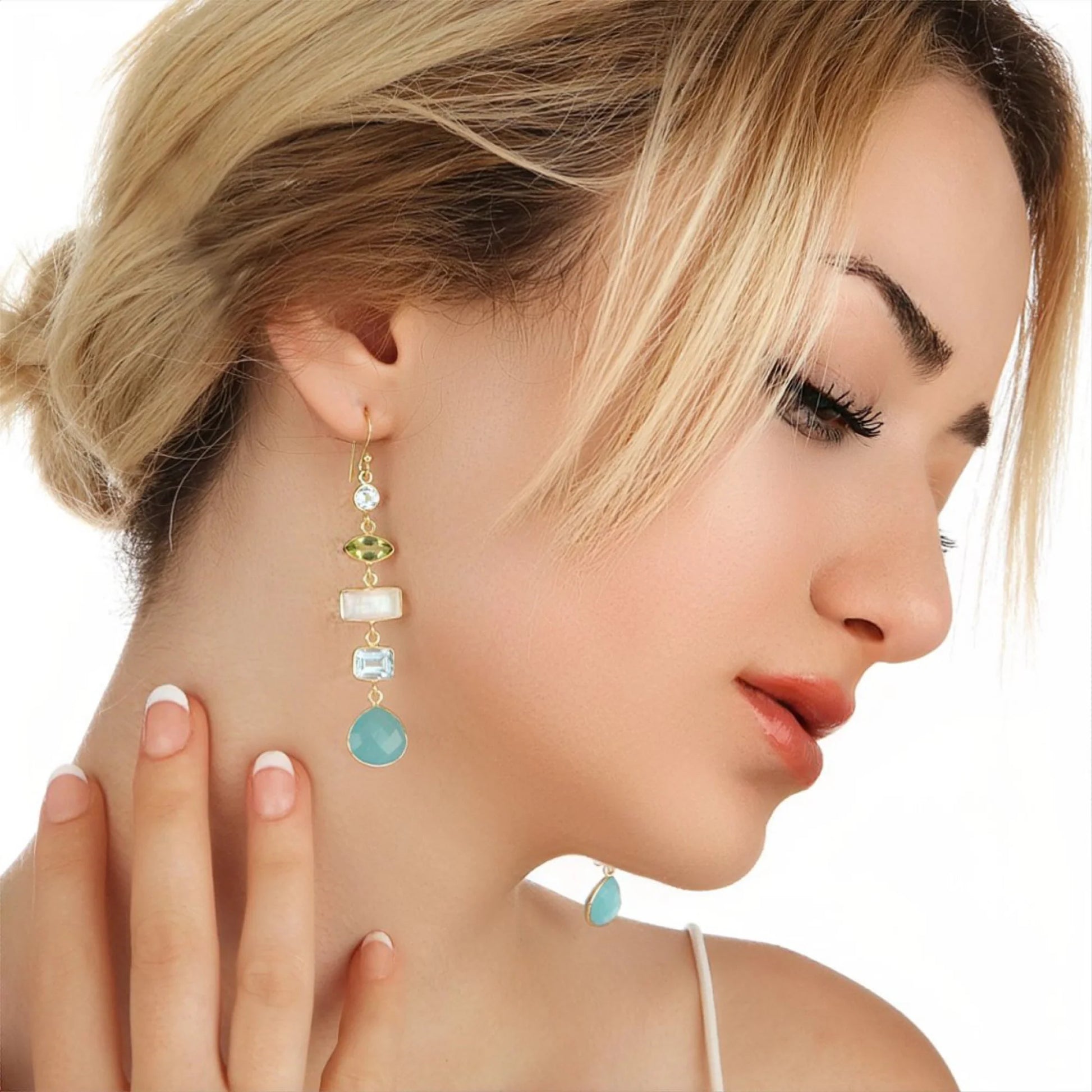 MadamLili Edelsteinohrringe Seraphina Mare aus 925er Silber lange Ohrhänger mit Aquamarin, Chalcedon und Peridot