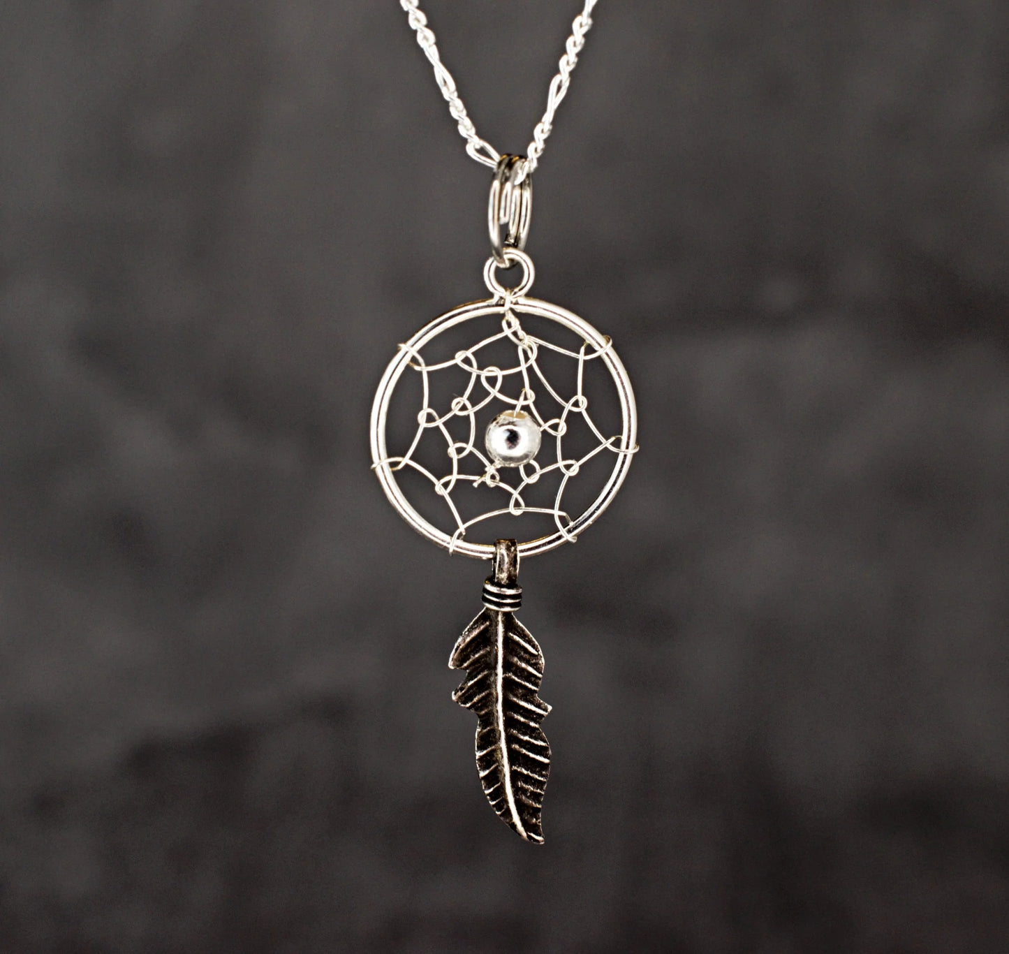 Silberkette mit Traumfänger-Anhänger von MadamLili – handgefertigter 925 Sterling Silber mit Federanhänger.